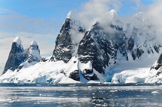 Es di Antartika Meleleh Semakin Cepat, Bumi Menjadi Semakin Panas (Sumber foto : Pixabay)